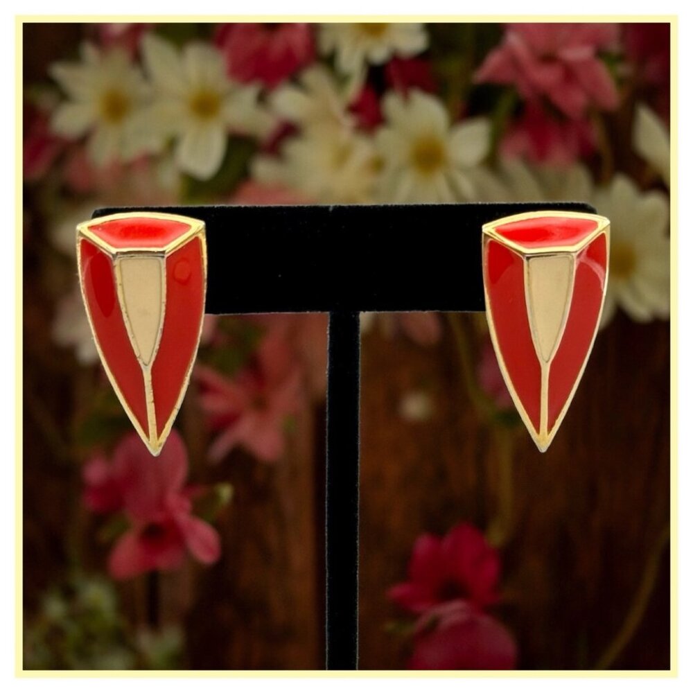 VINTAGE 70s / 80s Retro Red & Cream Enamel Pointed Shield Stud Statement Earring